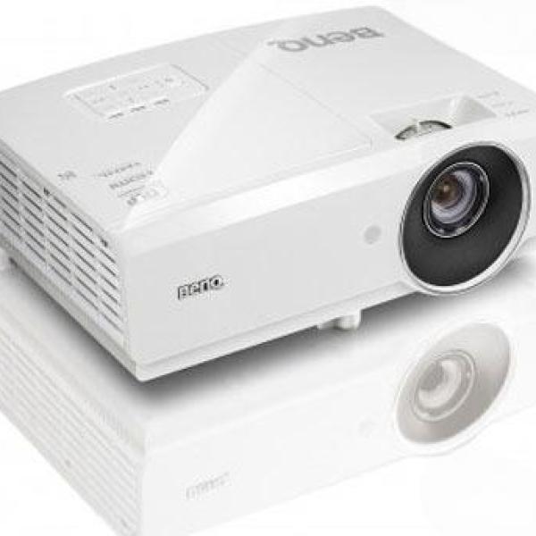 Máy chiếu BenQ MH741