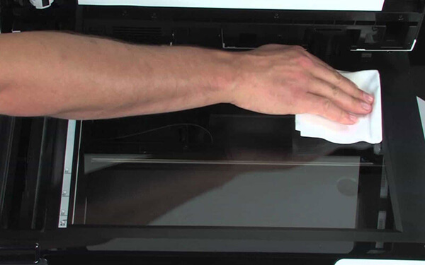 Vệ sinh máy photocopy trước khi điều chỉnh mức độ mực in của máy