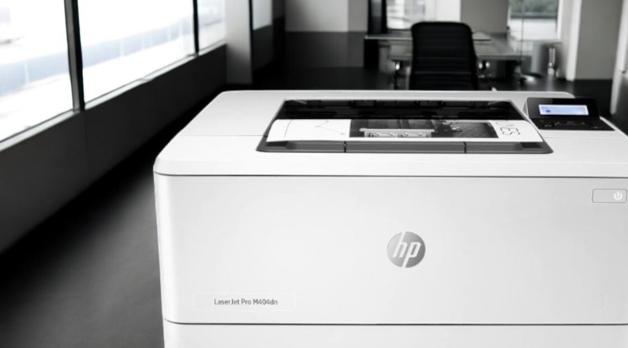 Kiểm tra thiết bị và vật liệu in trước khi kết nối máy in HP với laptop