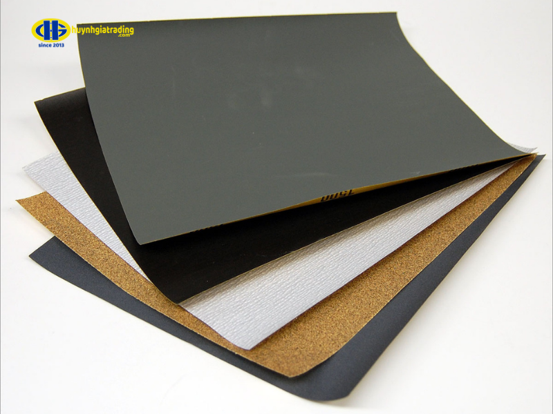 Dùng giấy nhám siêu mịn để tẩy mực in